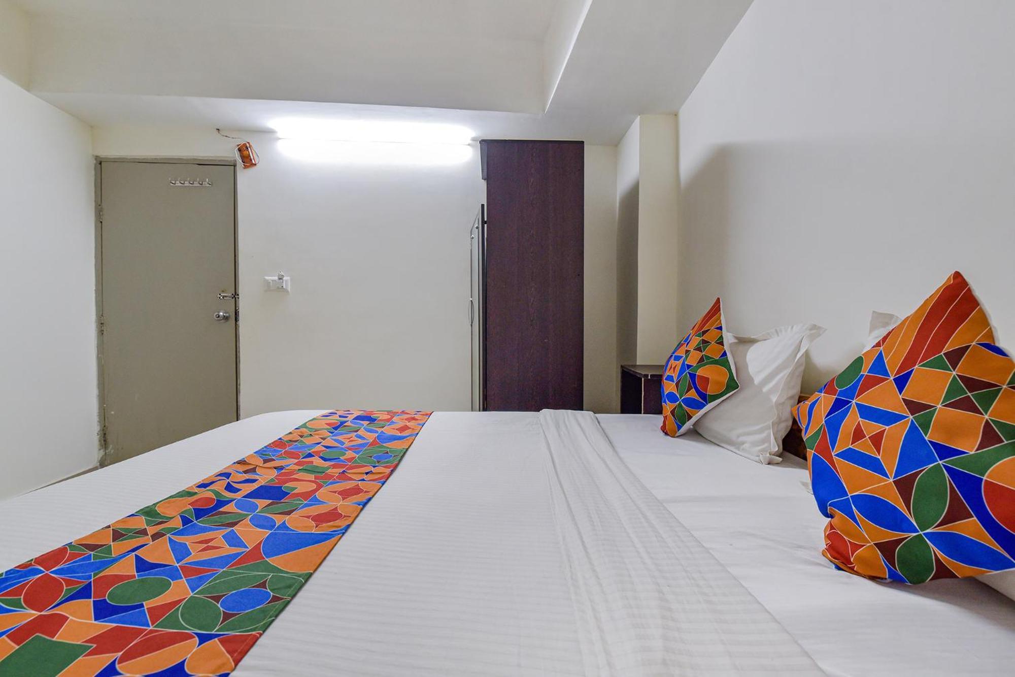 Hotel O Himalaya Inn Ahmedabad Exterior photo