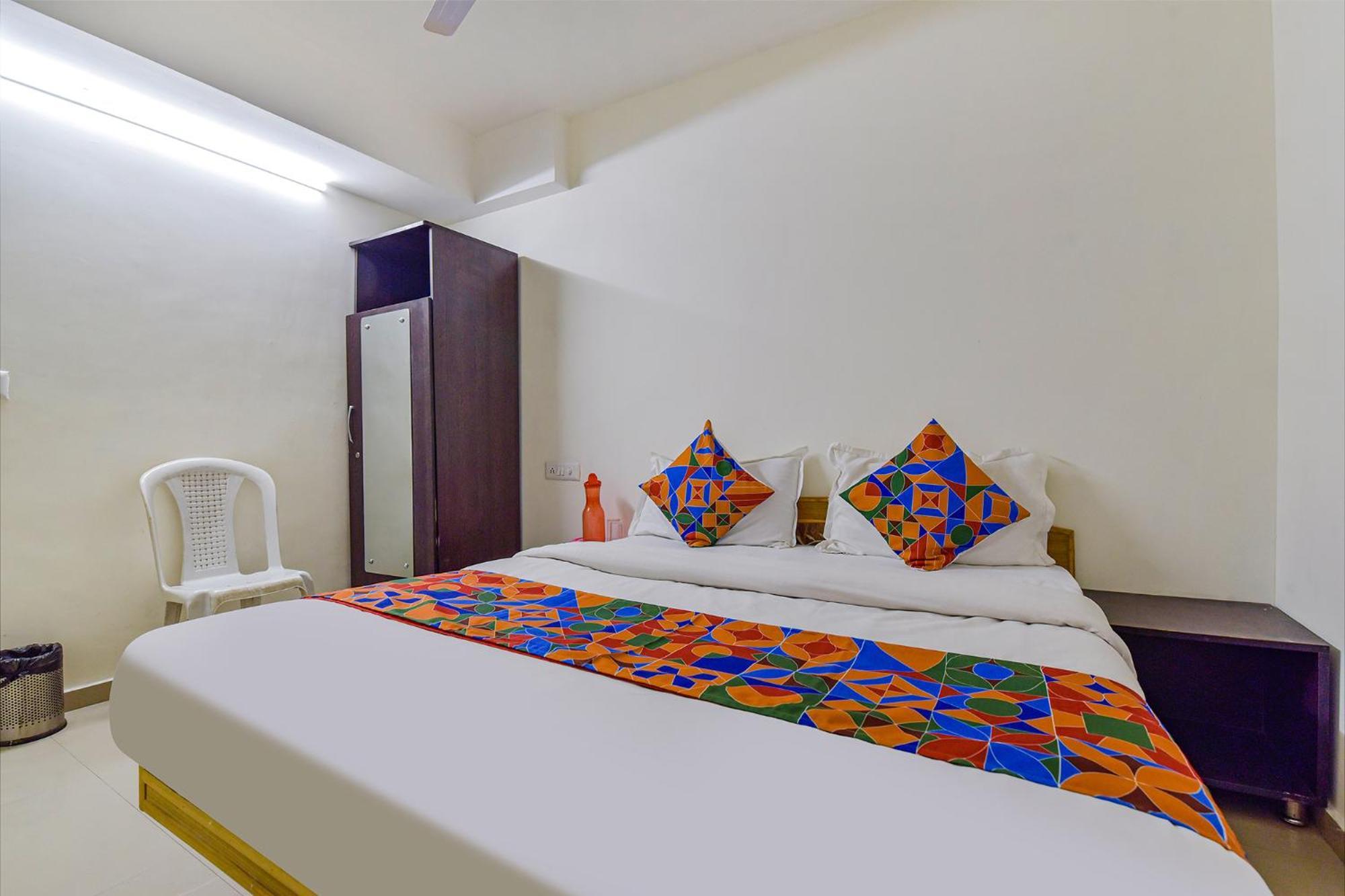 Hotel O Himalaya Inn Ahmedabad Exterior photo